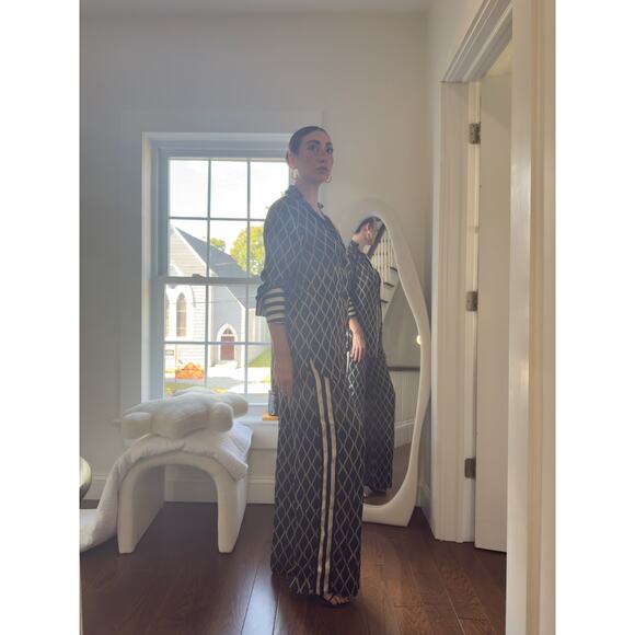 Shona Joy Silk Resort Collection Contrast Relaxed Shirt + Pants Set (Size 2/4) - Picture 4 of 12